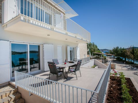 am Strand "Villa Lori"