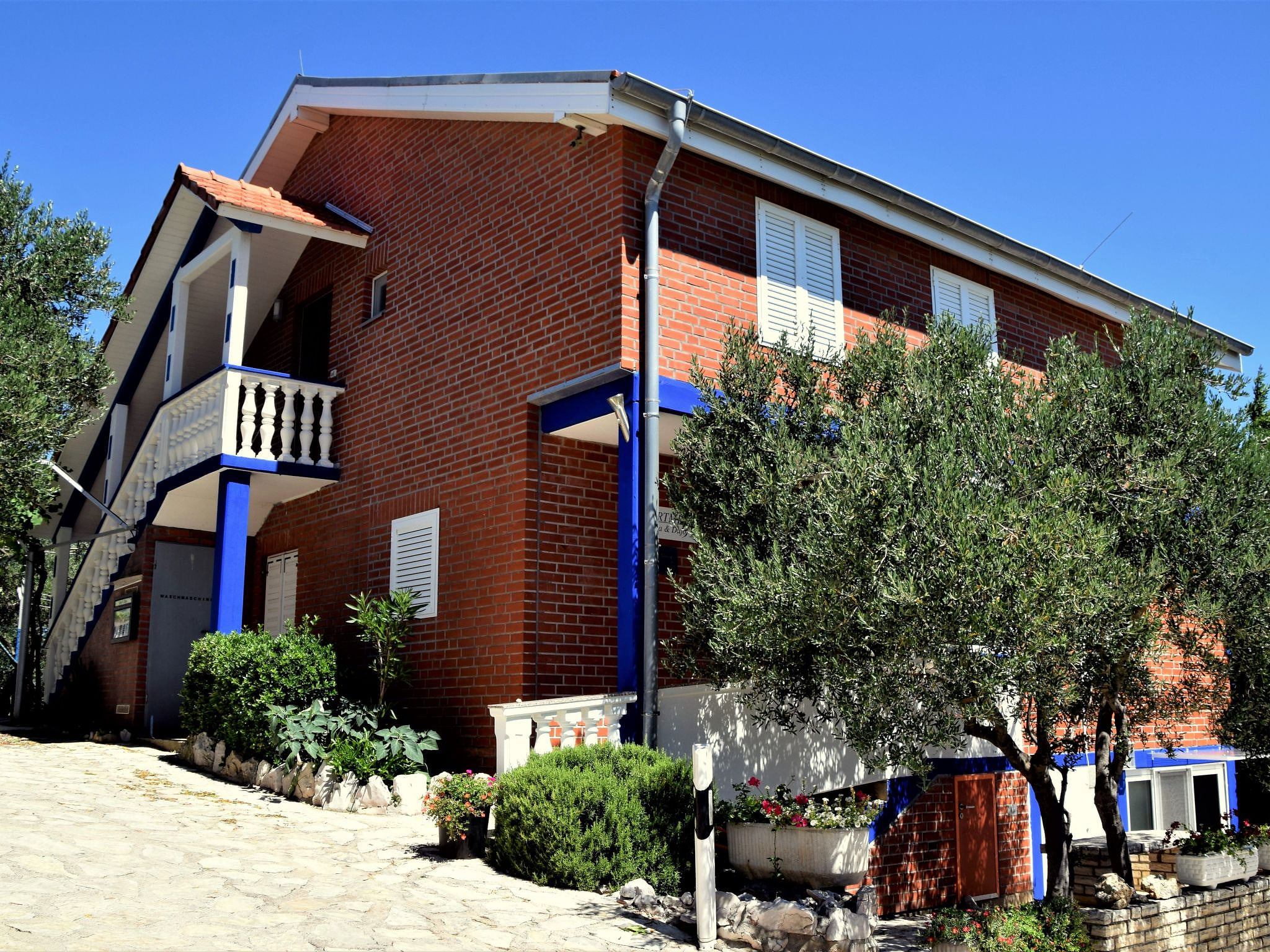 für sechs Personen mit Terrasse im Erdgeschoss gelegen