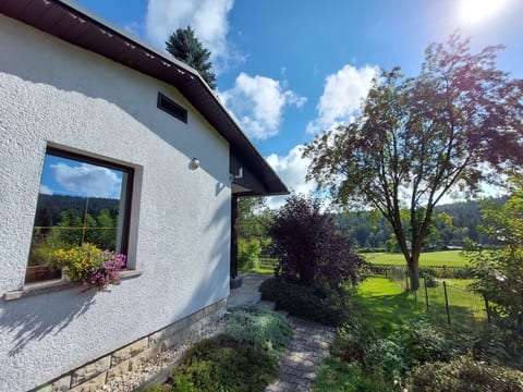 Am Wald gelegenes Ferienhaus "Wolf" mit Kamin