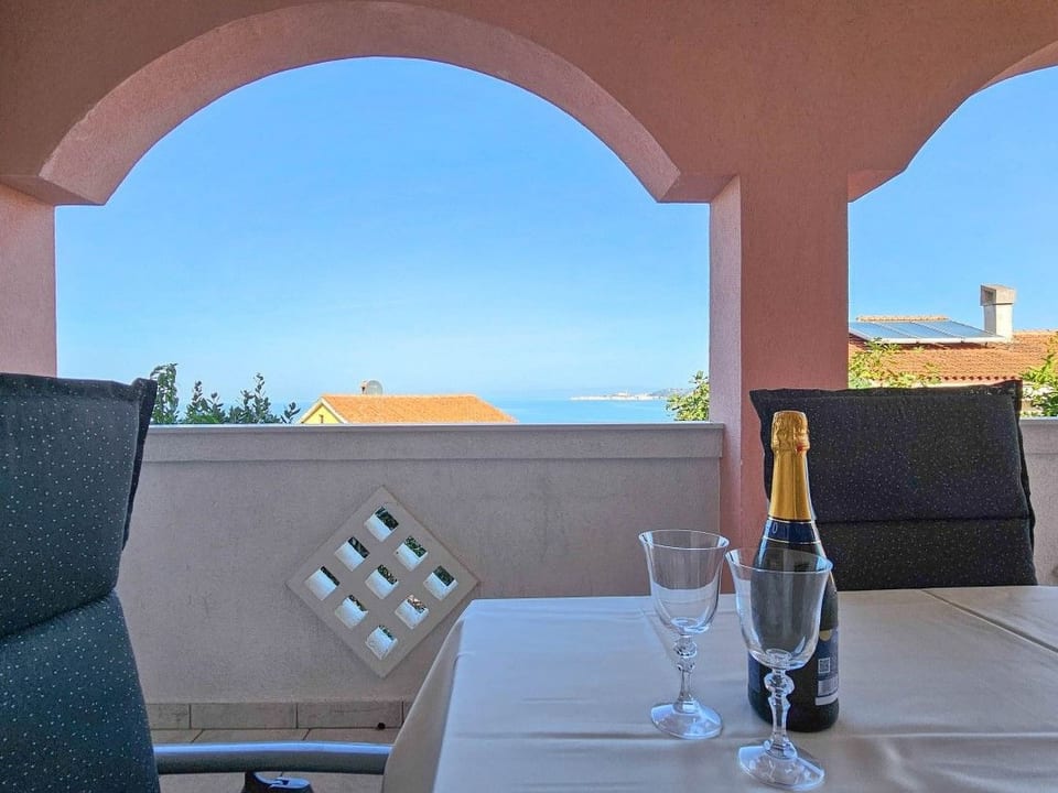 Apartment für 2 Personen mit Meerblick - Juricani