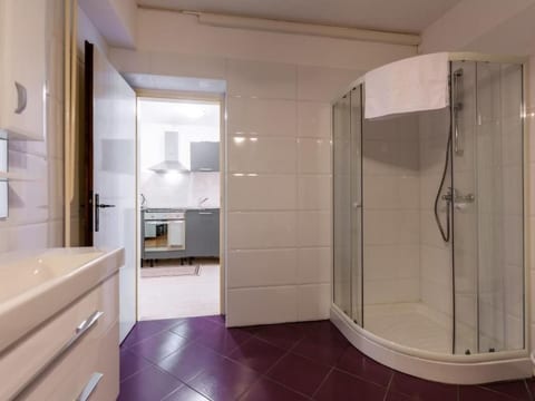Wohnung in Lucija mit Garten
