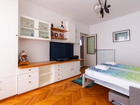 Wohnung in Lucija mit Garten