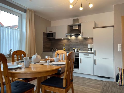 Helle Erdgeschosswohnung mit sonniger Terrasse