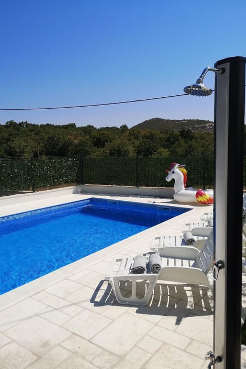 für 8 Personen ca. 120 m&sup2; in Dubrava, Dalmatien (Gespanschaft Split-Dalmat