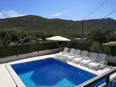 für 8 Personen ca. 120 m&sup2; in Dubrava, Dalmatien (Gespanschaft Split-Dalmat