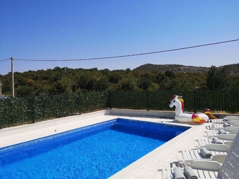 für 8 Personen ca. 120 m&sup2; in Dubrava, Dalmatien (Gespanschaft Split-Dalmat