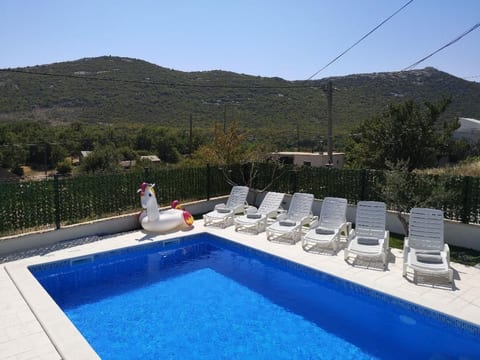 für 8 Personen ca. 120 m&sup2; in Dubrava, Dalmatien (Gespanschaft Split-Dalmat