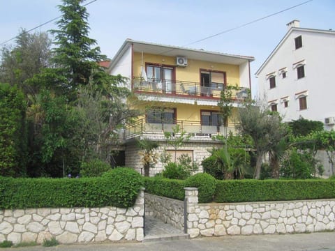 Appartement in Dramalj mit Terrasse