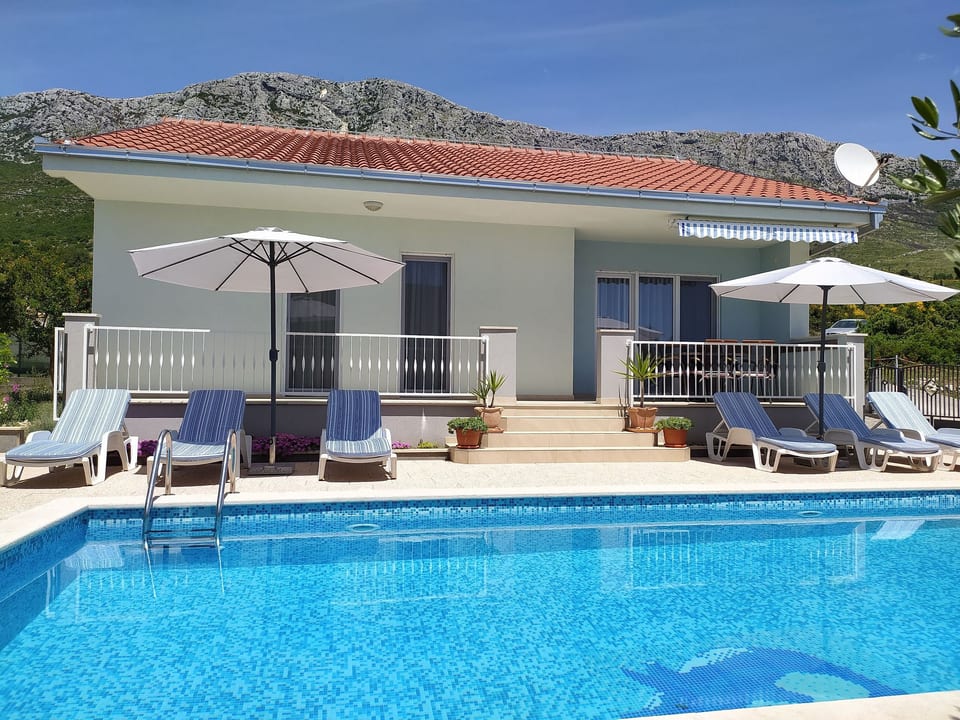 in Kastel Sucurac mit Parkplatz - Kaštel Gomilica