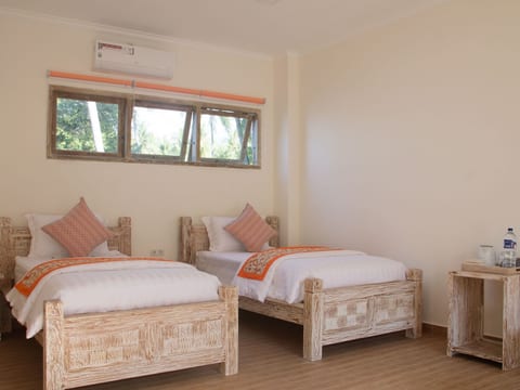 Schlafzimmer mit Doppelbett in 11-Schlafzimmer-Anlage