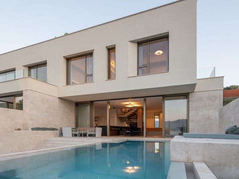 Luxuriöse Villa Aqua