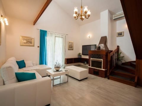 Charmante Villa Layla mit Meerblick und Pool