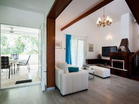Charmante Villa Layla mit Meerblick und Pool