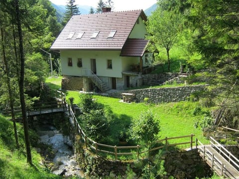 Geräumiges Ferienhaus inmitten der Natur