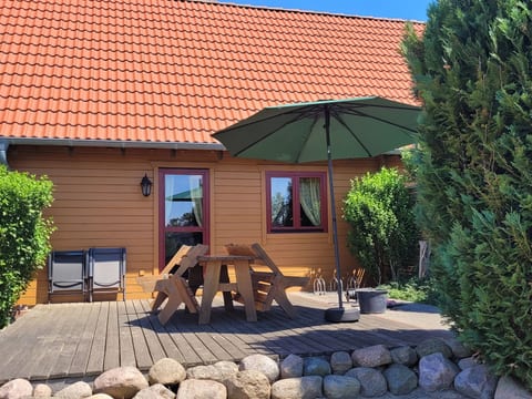 mit Terrasse