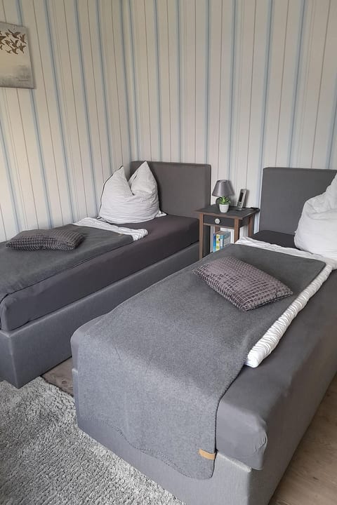 mit Garten, Grill und Terrasse