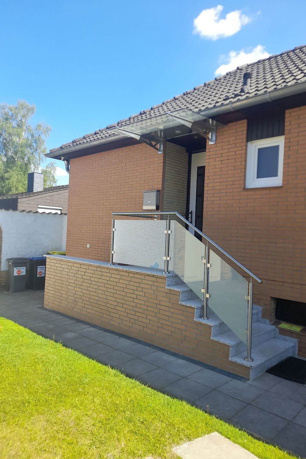 mit Garten, Grill und Terrasse