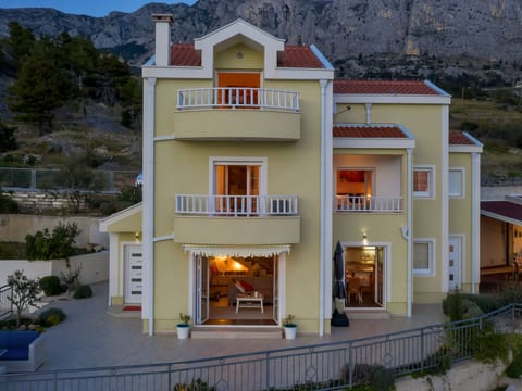 Villa "Lilly" mit Infinity-Pool