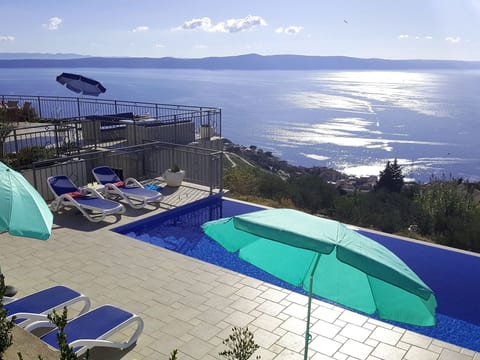 Villa "Lilly" mit Infinity-Pool