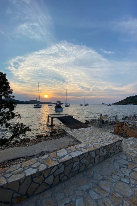 Strandhaus Sofia - Ferienanlage Bain, Žut - Kornati