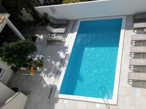 Moderne Ferienwohnung mit Pool