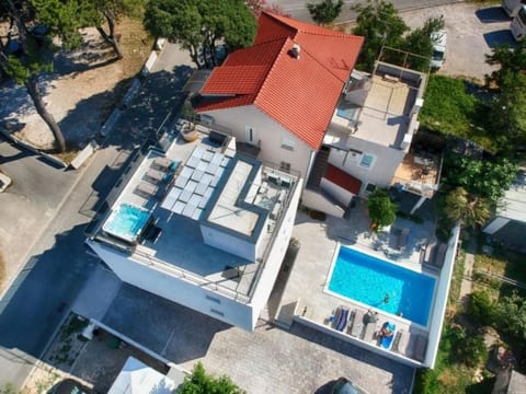 Moderne Ferienwohnung mit Pool