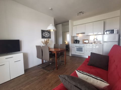 Moderne Ferienwohnung mit Pool