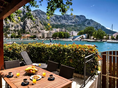 Ein luxuriöses Apartment in der Nähe des Zentrums, am Flussufer