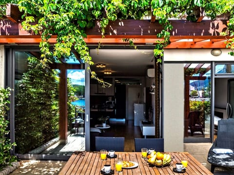 Ein luxuriöses Apartment in der Nähe des Zentrums, am Flussufer