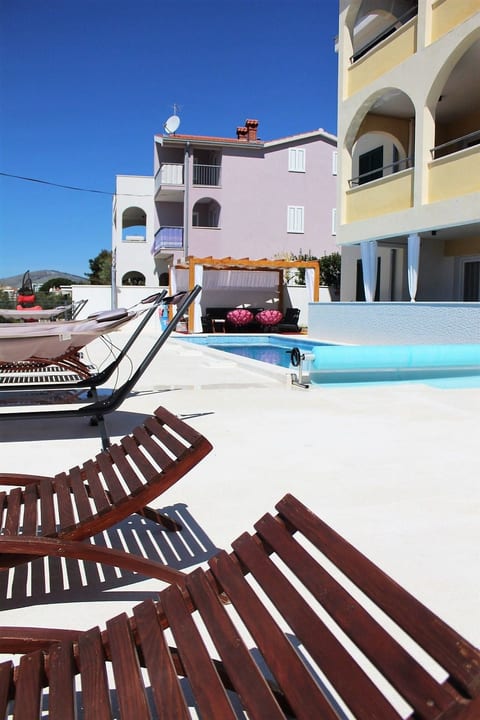 Beheiztes Schwimmbad, Familienappartement mit Meerblick