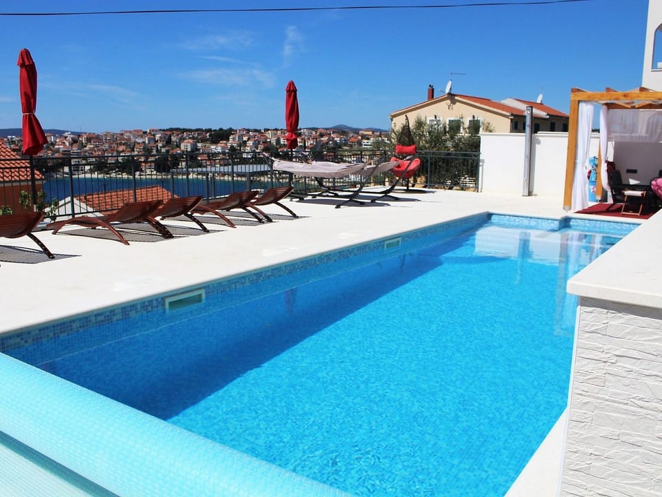 Beheiztes Schwimmbad, Familienappartement mit Meerblick - Okrug Donji