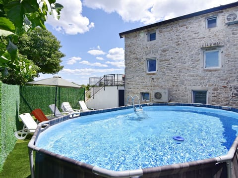 Komfortable Wohnung mit Pool in der Nähe von Umag