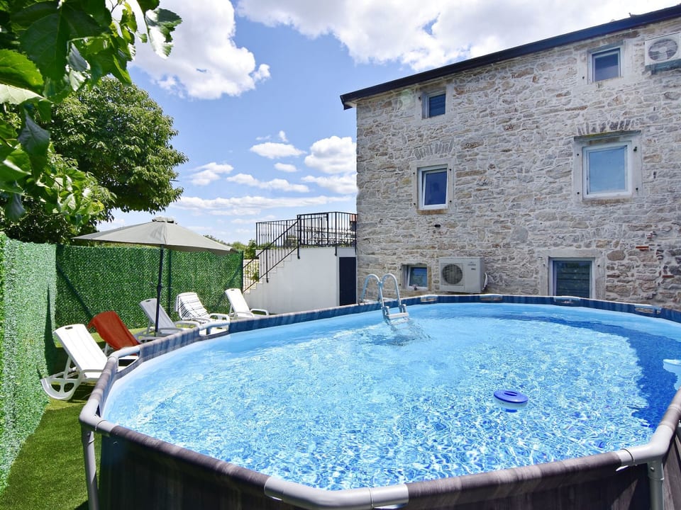 Komfortable Wohnung mit Pool in der Nähe von Umag - Juricani