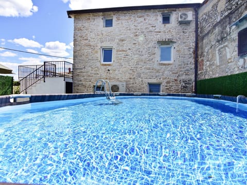 Komfortable Wohnung mit Pool in der Nähe von Umag