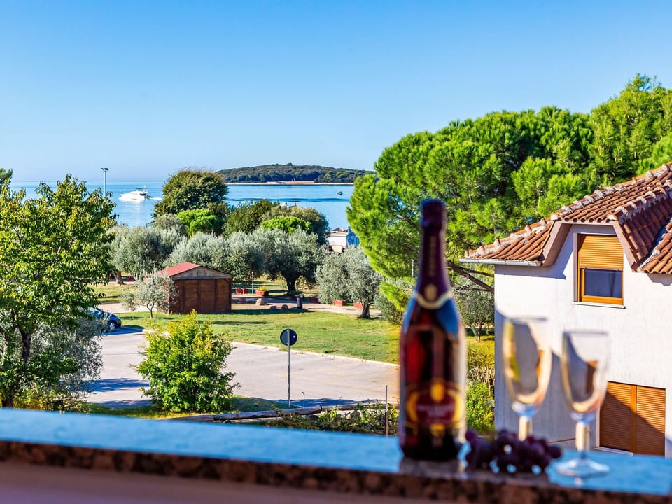 Appartamento vacanze Edi con due balconi - Fažana