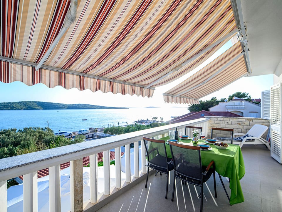 Wohnung mit Blick auf das Wasser - Sibenik