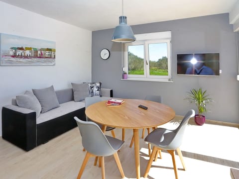 Große Wohnung in Bibinje mit Möblierter Terrasse
