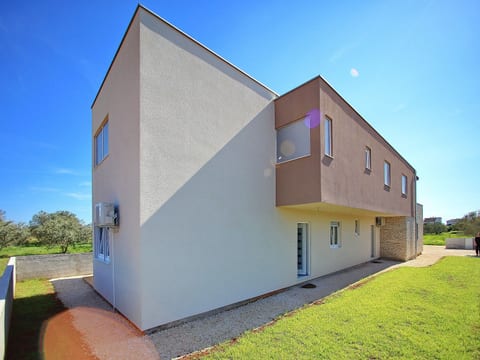 Große Wohnung in Bibinje mit Möblierter Terrasse