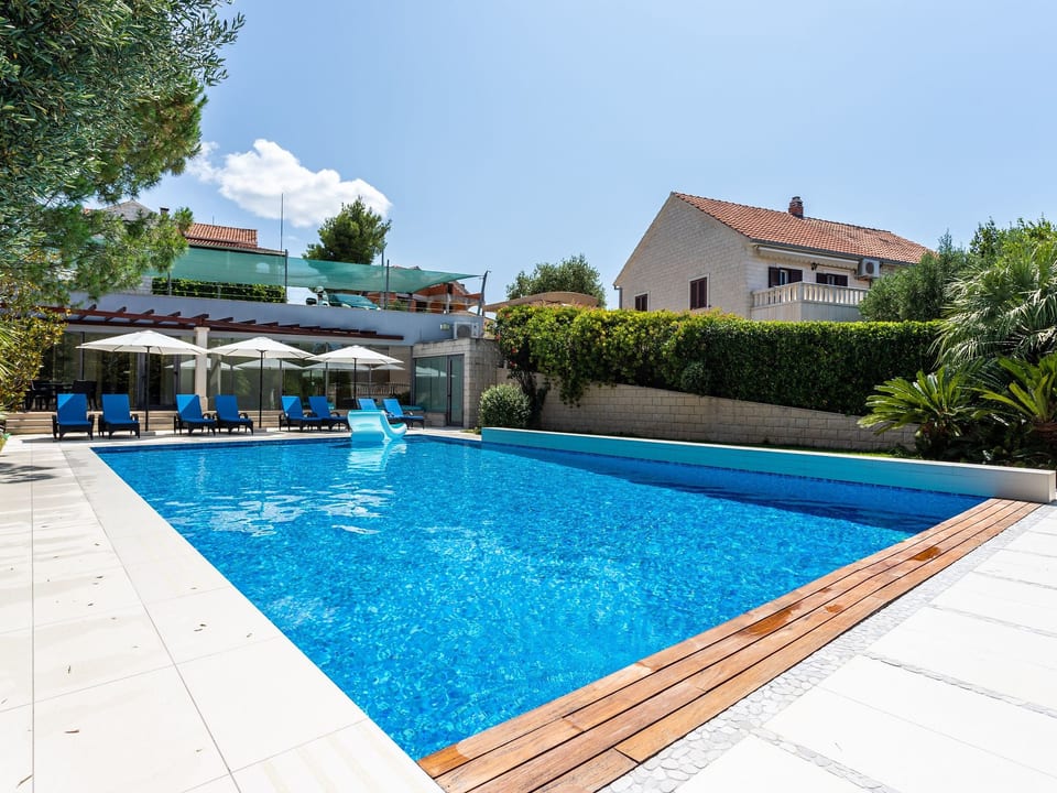 Luxuriöse Ferienwohnung mit Poolblick - Postira