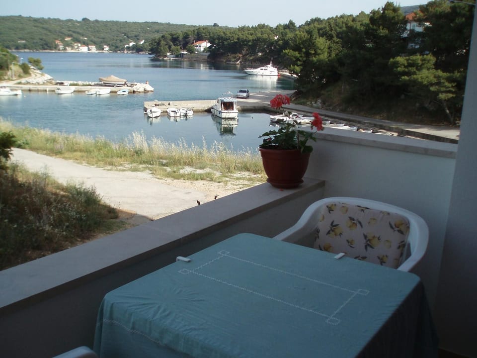 Apartamento de dos dormitorios, directamente en el mar - Brbinj