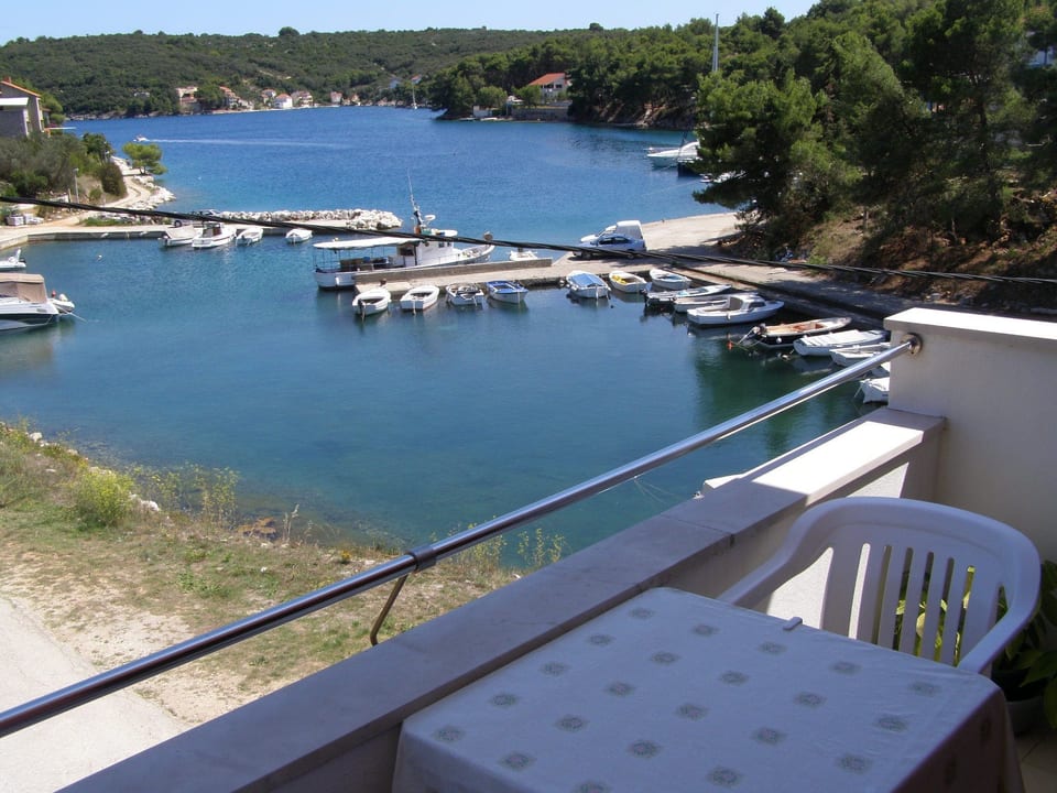 Wohnung mit zwei Schlafzimmern, direkt am Meer - Brbinj