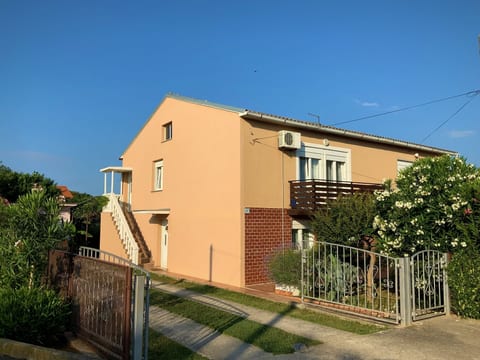 Wunderschöne Ferienwohnung in Ližnjan mit Garten, Grill und Terrasse