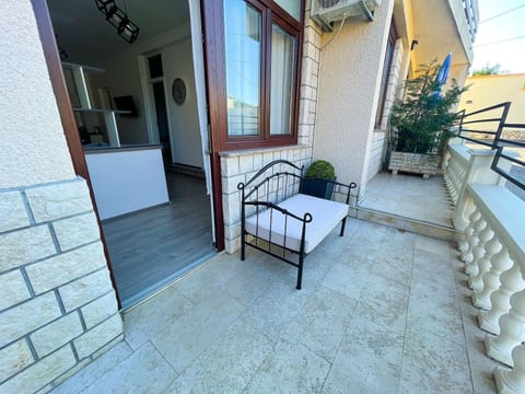 in Jadranovo mit Schönem Balkon