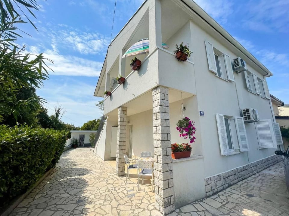 Belle maison de vacances à Jadranovo avec barbecue, terrasse et jardin - Crikvenica
