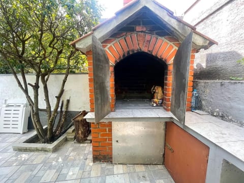 Schöne Ferienwohnung in Jadranovo mit Grill, Terrasse und Garten