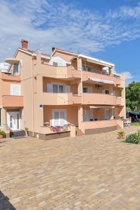 Apartment Medanic 2