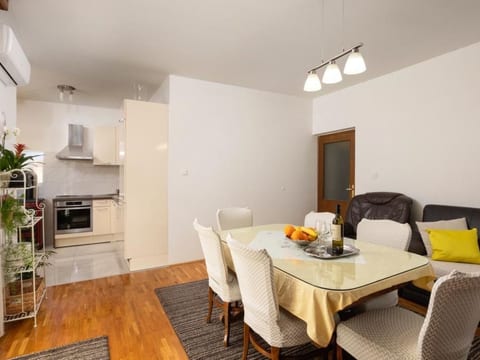 Coastal Comfort Apartment Teilen Speichern