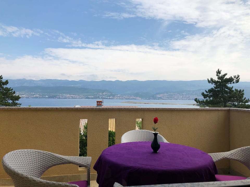 mit grünem Garten und Meerblick - Šilo