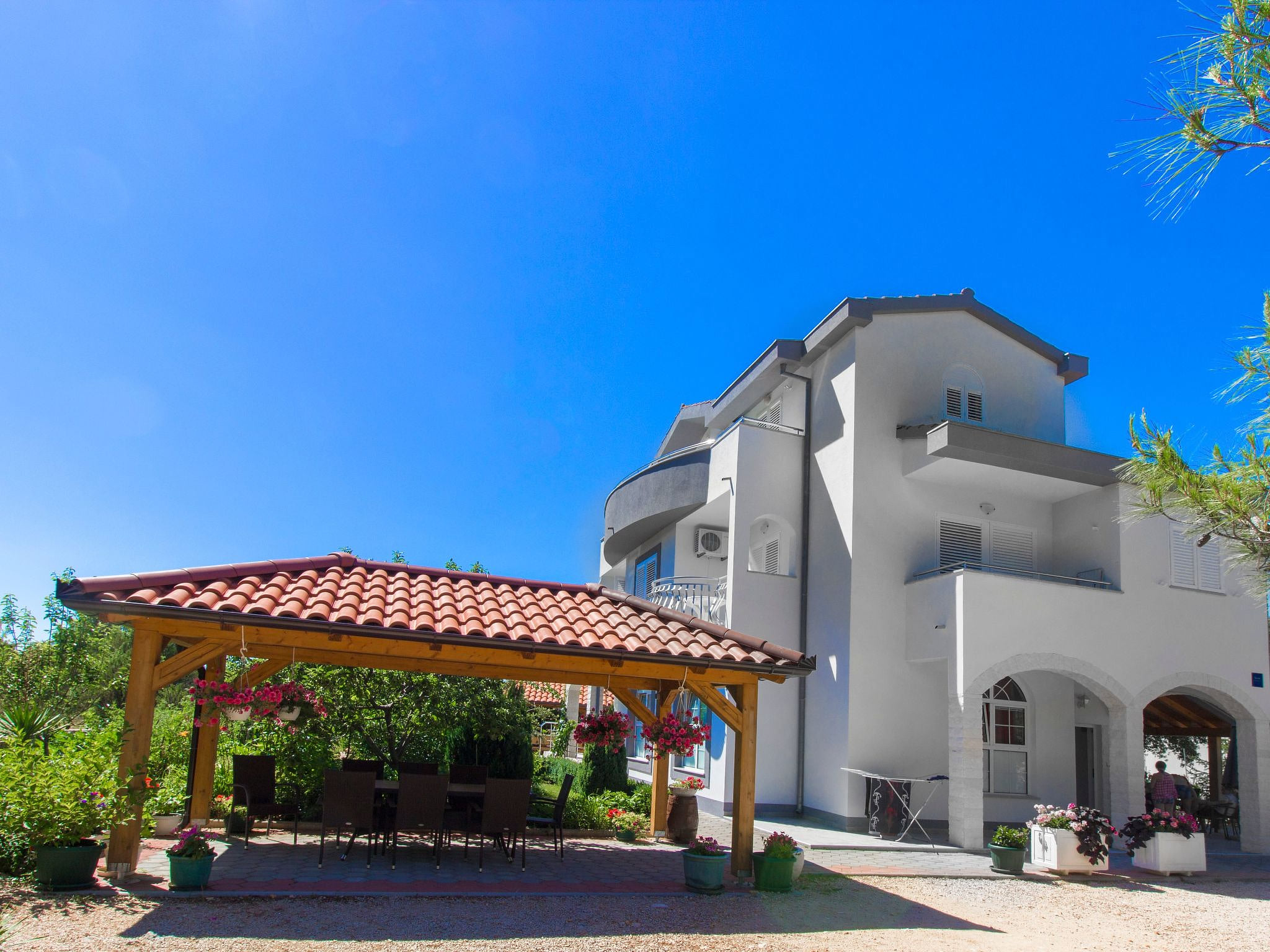 mit Blick auf das Wasser