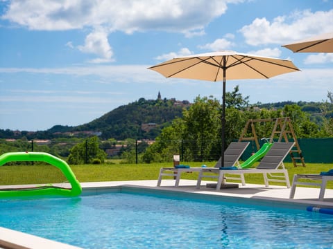 Luxuriöse Ferienvilla mit atemberaubender Aussicht